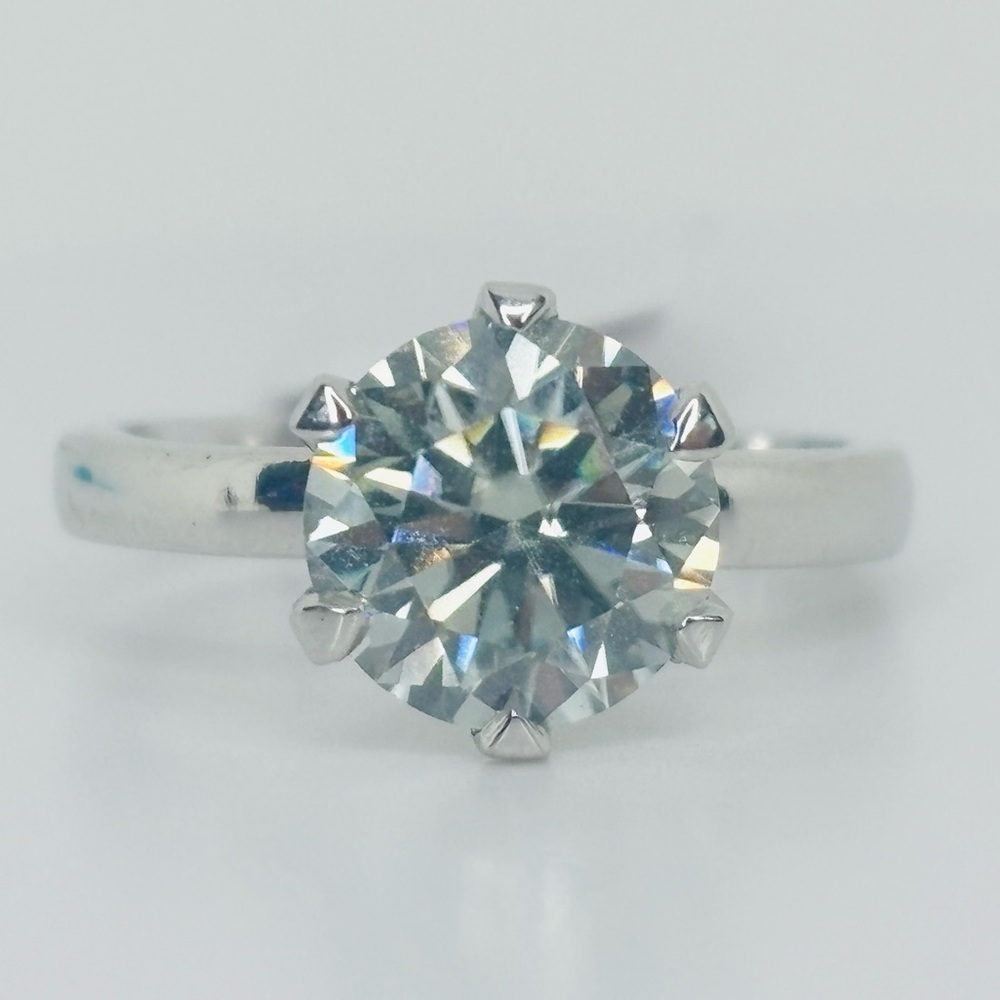 3.07ct MOISSANITE ring size 7